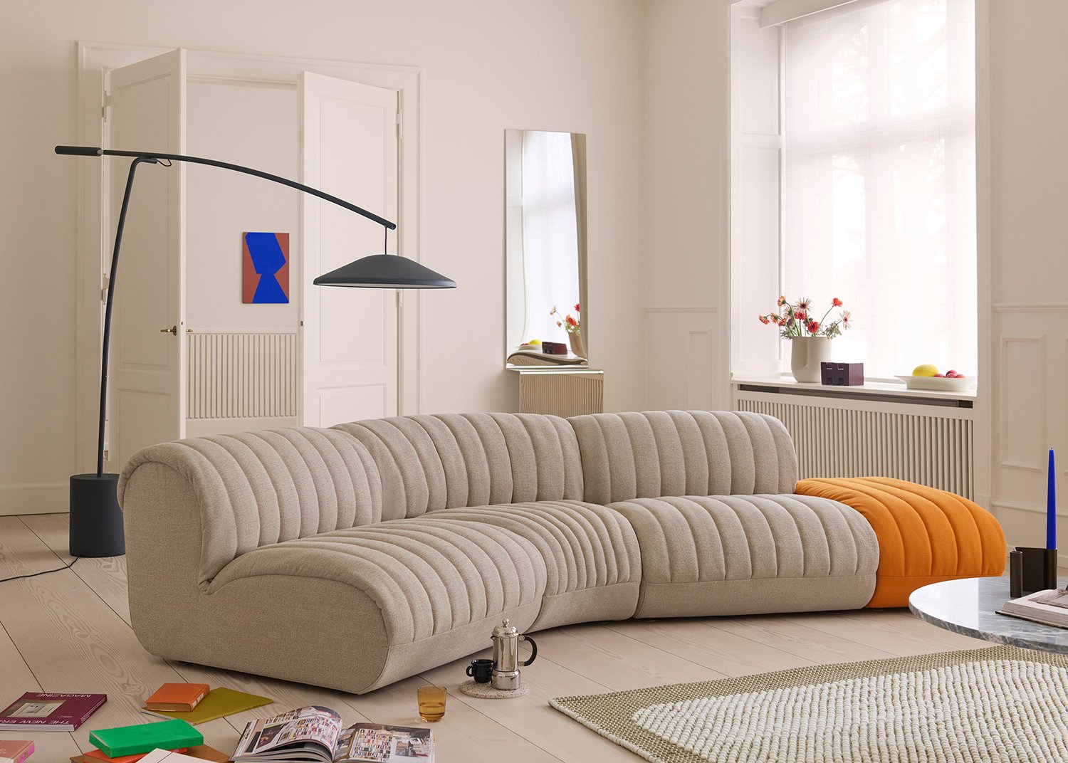 /cdn-cgi/image/width=1500,quality=85,format=auto/globalassets/content-media/images/01.-lifestyle-images/september-26/coltre-3-seater-config-3-ecriture-240-ottoman-hallingdal-65-547-contra-pebble-brown-green-pleat-mirror-low-res.jpg