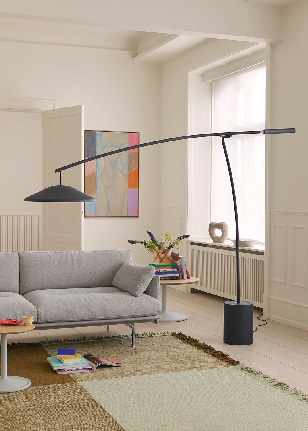 /cdn-cgi/image/width=1500,quality=85,format=auto/globalassets/content-media/images/01.-lifestyle-images/september-26/contra-floor-lamp-outline-soft-3-seater-clay-12-polished-alu-verso-rug-pale-green-warm-brown-soft-low-res.jpg