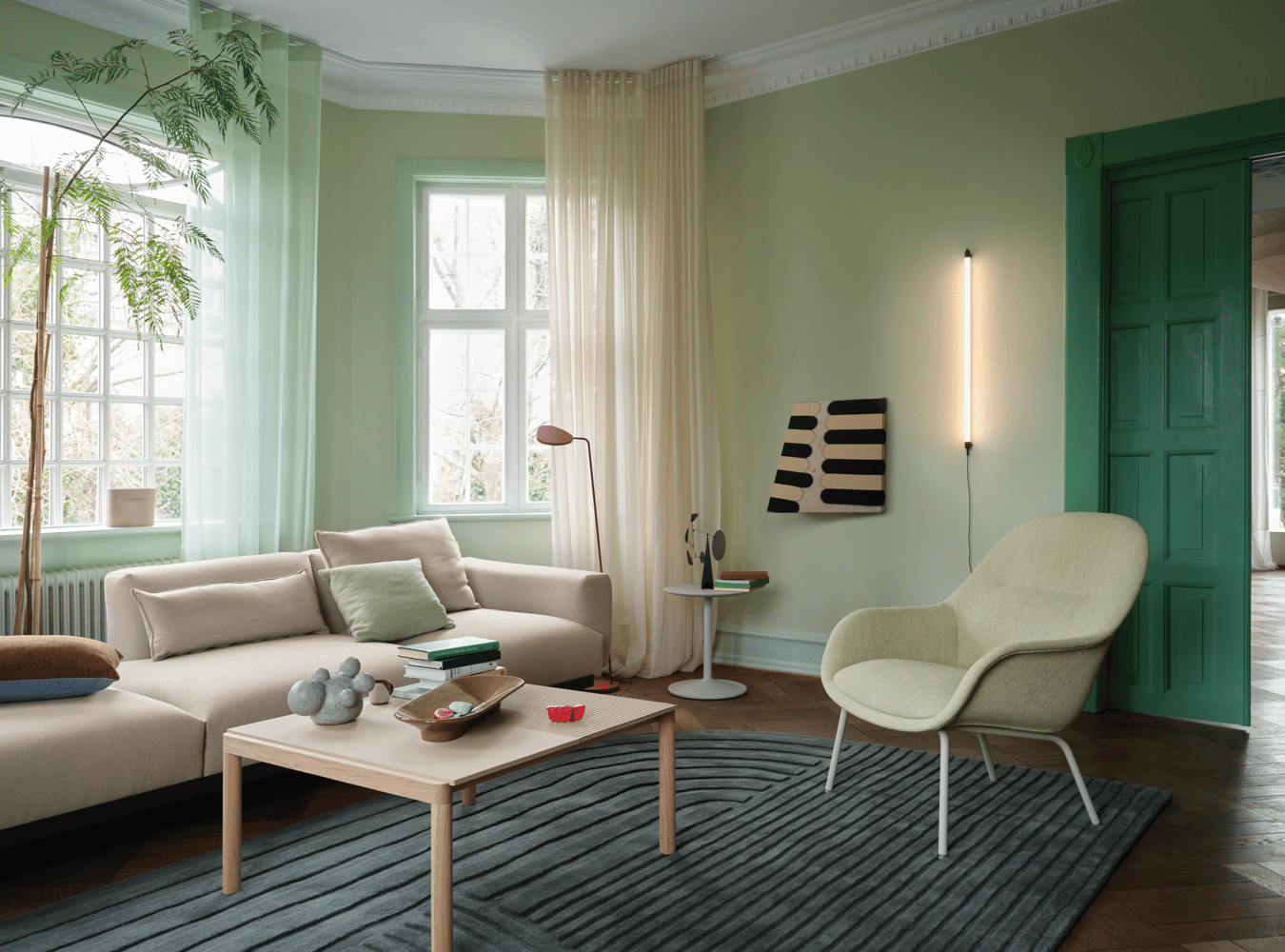fiber-lounge-armchair-ecriture-910-grey-in-situ-3-seater-config-4-acca-121-fine-wall-90-couple-sand-relevo-dark-green-muuto-org.png