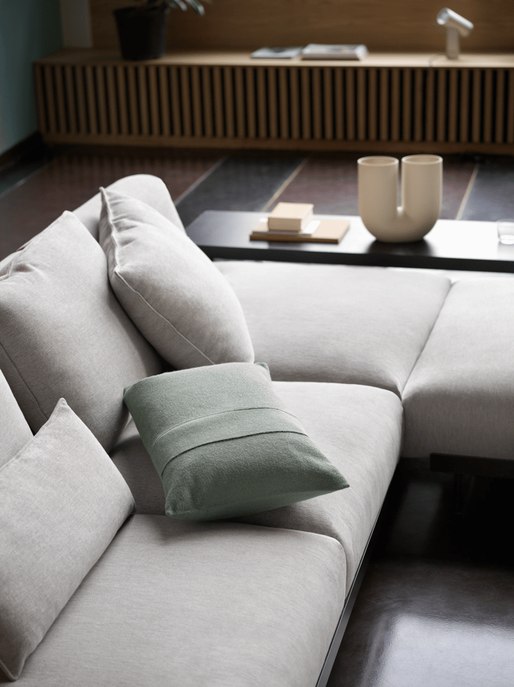 in-situ-sofa-clay-12-layer-sage-green-kink-vase-muuto-org.png