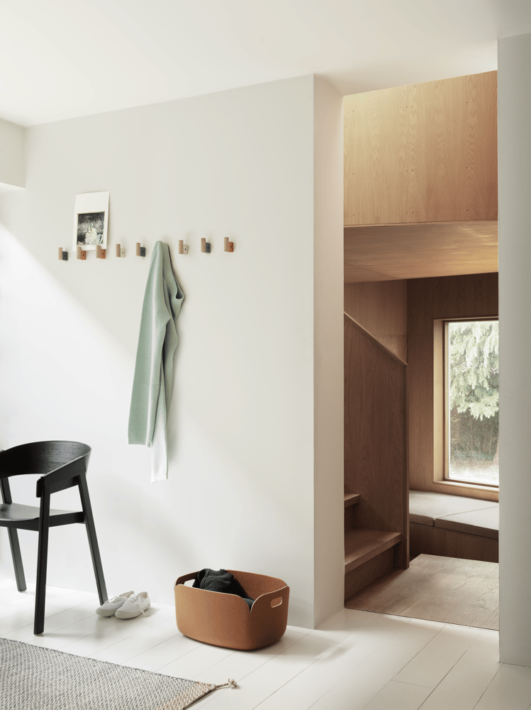 /cdn-cgi/image/width=1500,quality=85,format=auto/globalassets/content-media/images/accessories/hangers/attach-coat-hook-cover-chair-restore-ply-rug-muuto-org_v2.png