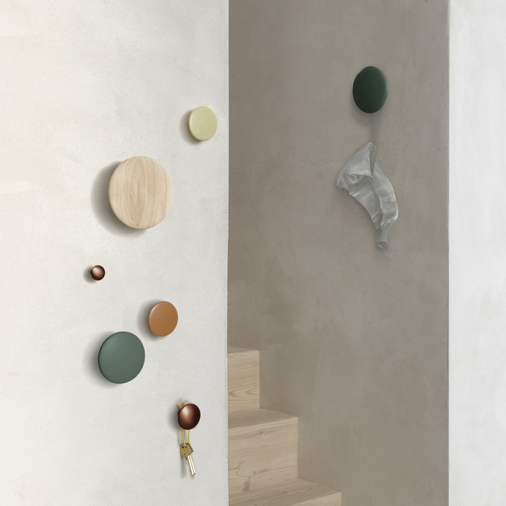 /cdn-cgi/image/width=1500,quality=85,format=auto/globalassets/content-media/images/accessories/hangers/dots-lifestyle-image-11-square.png