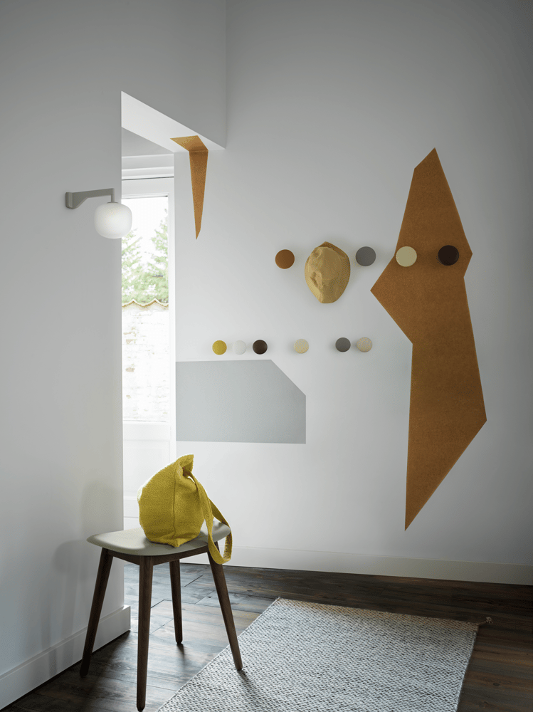 /cdn-cgi/image/width=1500,quality=85,format=auto/globalassets/content-media/images/accessories/hangers/fiber-stool-dusty-greenstained-dark-brown-rime-wall-lamp-dots-wood-ply-rug-blackwhite-34-roll-up-image.png