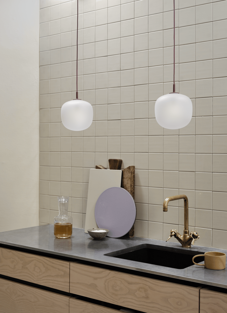 rime-pendant-lamp-18-deep-red-raise-carafe-clear-muuto-org.png