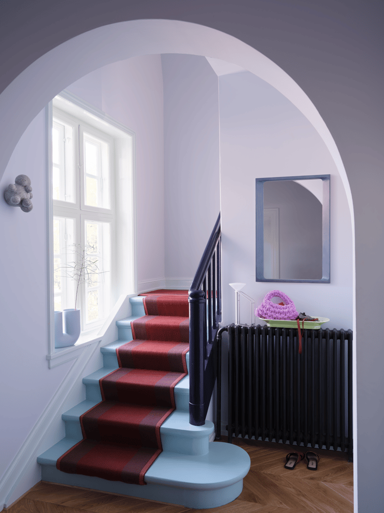 arced-mirror-light-lilac-mere-bowl-light-green-piton-alu-kink-light-blue-muuto-org