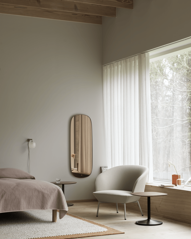 oslo-lounge-chair-tube-grey-vidar-146-soft-side-45x45-o48-h-40-smoked-oak-black-framed-mirror-rose-rime-wall-grey-org-article-tile-image