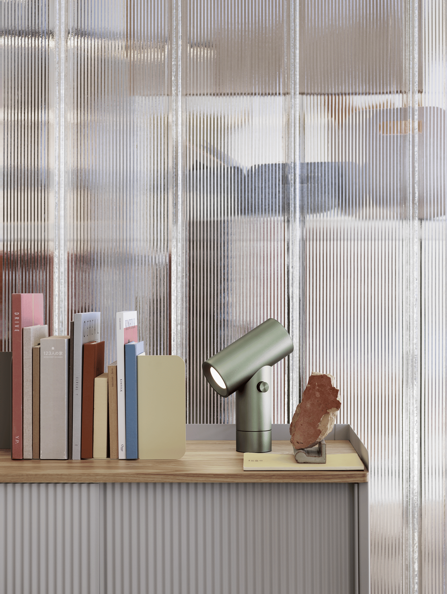 /cdn-cgi/image/width=1500,quality=85,format=auto/globalassets/content-media/images/accessories/office/beam-enfold-compile_bookend-muuto-org.png