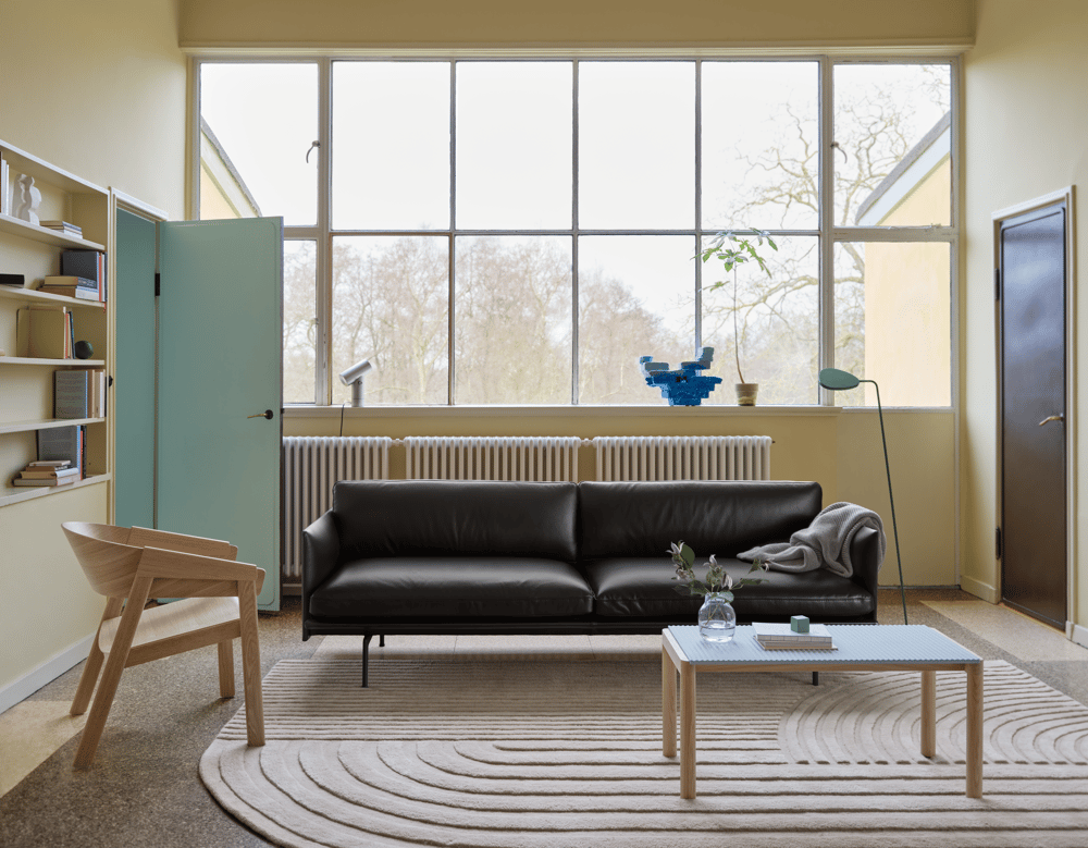 /cdn-cgi/image/width=1500,quality=85,format=auto/globalassets/content-media/images/accessories/rugs/outline-3-seater-refine-leather-black-cover-lounge-couple-1-wavy-pale-blue-oak-silent-11-relevo-off-white-leaf-floor-beam-muuto-org.png