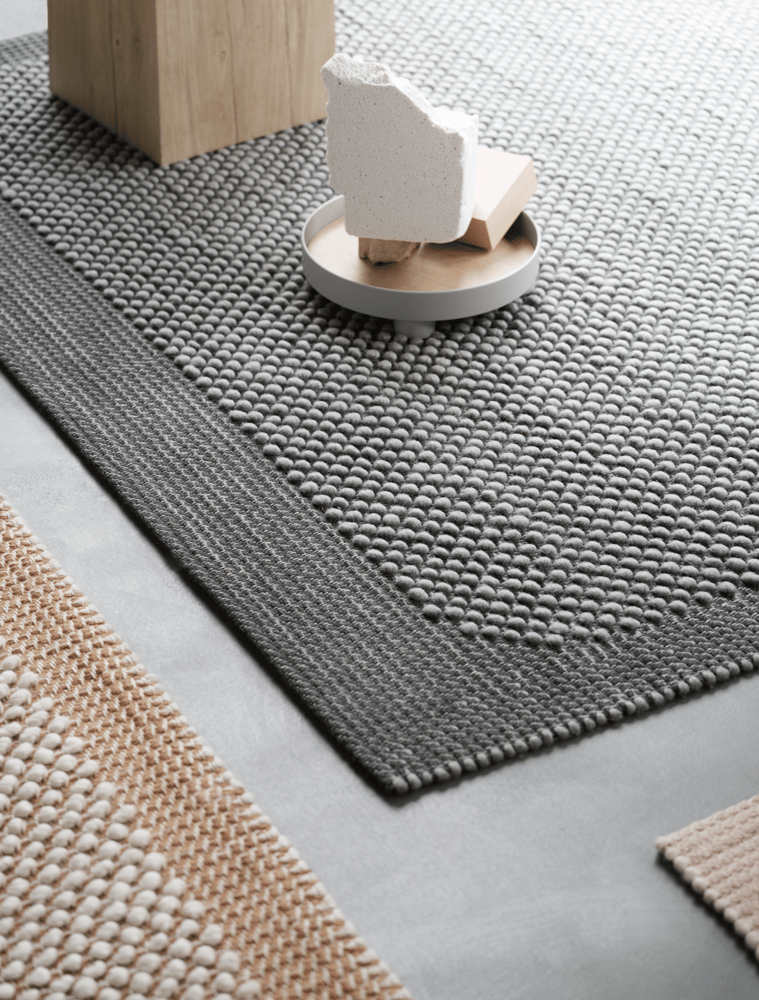 /cdn-cgi/image/width=1500,quality=85,format=auto/globalassets/content-media/images/accessories/rugs/pebble-pr-detail-platform-tray-muuto-org.png