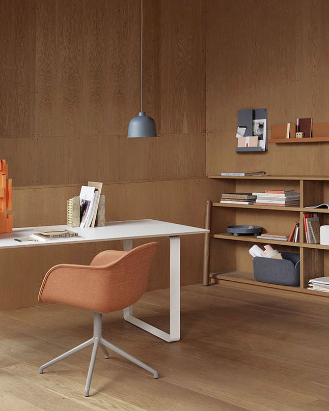 /cdn-cgi/image/width=1500,quality=85,format=auto/globalassets/content-media/images/accessories/storage/fffffiber-arm-chair-swivel-remix-2-452-7070-table-halves-side-table-grain-folded-restore-platform-tray-muuto-low-res.jpg