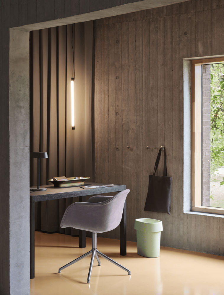 /cdn-cgi/image/width=1500,quality=85,format=auto/globalassets/content-media/images/accessories/storage/fine-suspension-lamp-60-black-fiber-armchair-allure-leather-lavender-workshop-table-130-black-reduce-light-green-mere-bowl-muuto-org.png