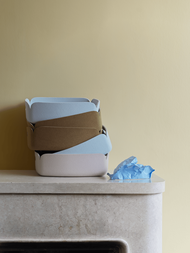 /cdn-cgi/image/width=1500,quality=85,format=auto/globalassets/content-media/images/accessories/storage/restore-tray-brown-green-light-blue-sand-muuto-org.png