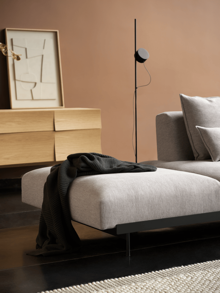 in-situ-sofa-clay-12-rhythm-dark-green-pebble-light-grey-reflect-180-oak-post-floor-muuto-org.png