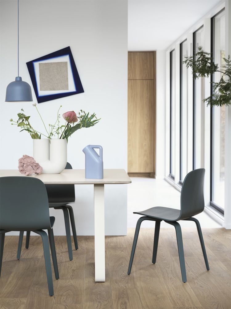 70-70-table-255x108-sand-visu-chair-wood-dark-green-grain-pendant-kink-vase-tub-jug-2-muuto-org_150