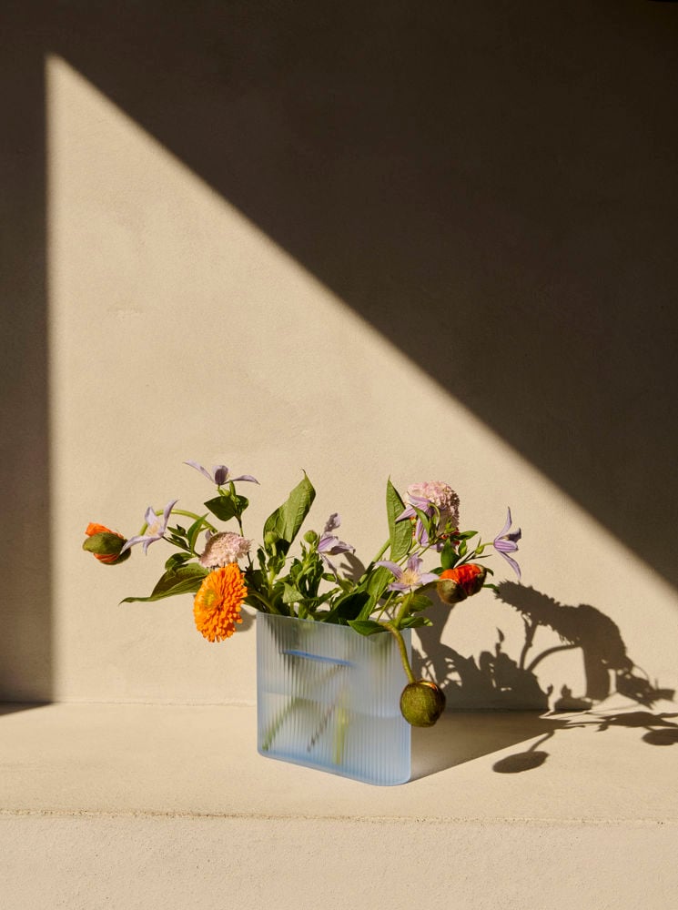 editorial-ridge-vase-light-blue-frosted-glass-16low-res
