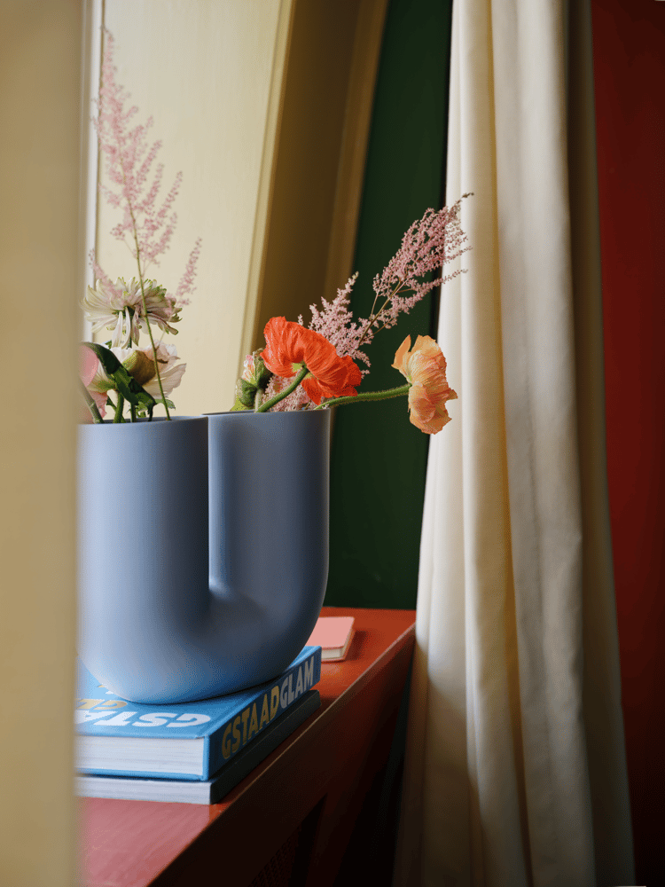 kink-light-blue-vase-muuto-org