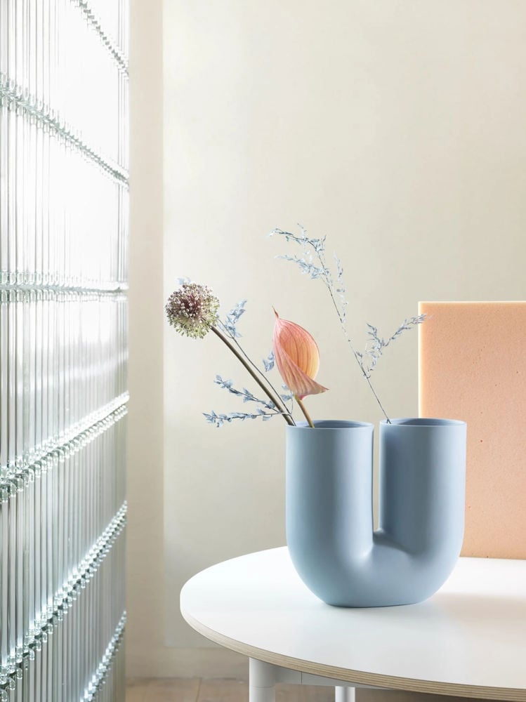 kink-vase-base-table-round-muuto-org