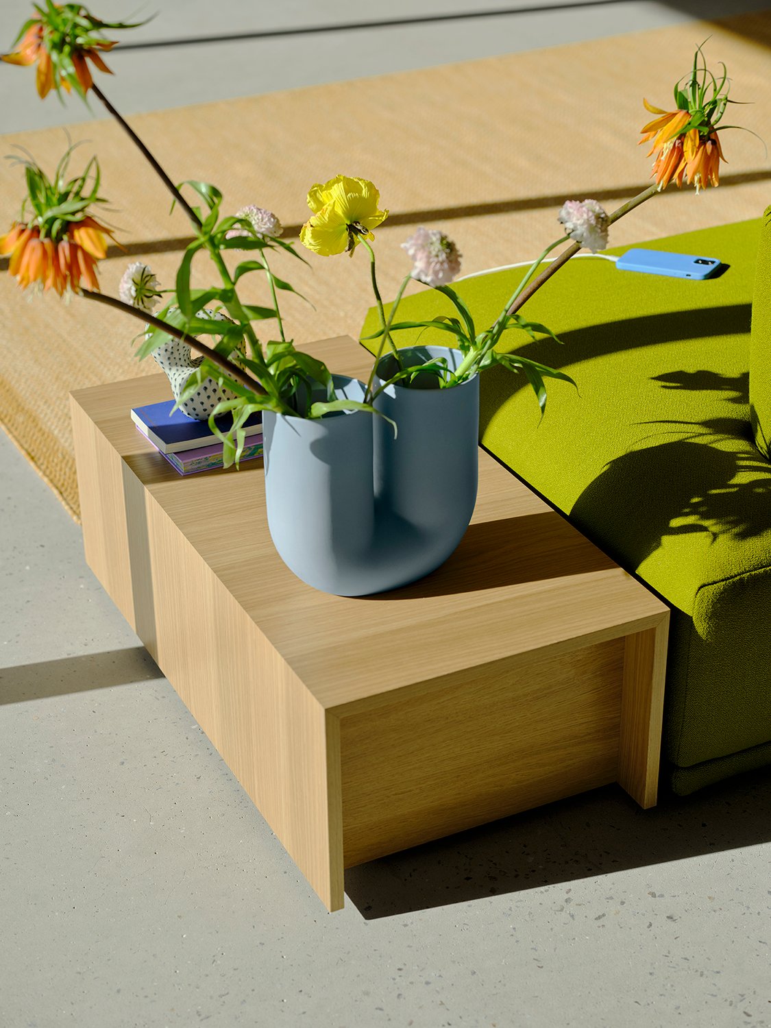 /cdn-cgi/image/width=1500,quality=85,format=auto/globalassets/content-media/images/designer/anderssen--voll/connect-table-46-92-oak-veneer-connect-vidar-956-kink-ply-low-res.jpg