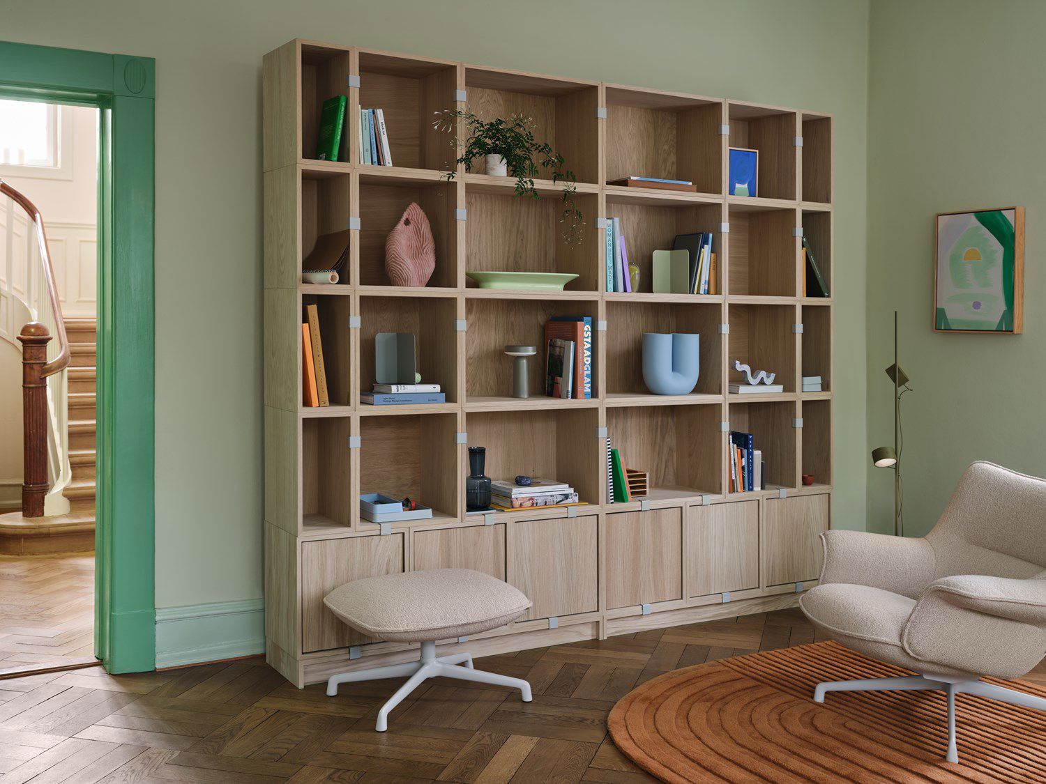 /cdn-cgi/image/width=1500,quality=85,format=auto/globalassets/content-media/images/designer/julien-de-smedt/stacked-bookcase-1-oak-doze-lounge-chair-low-back-ottoman-swivel-hearth-7-grey-relevo-burnt-orange-post-brown-green-muuto-org.jpeg