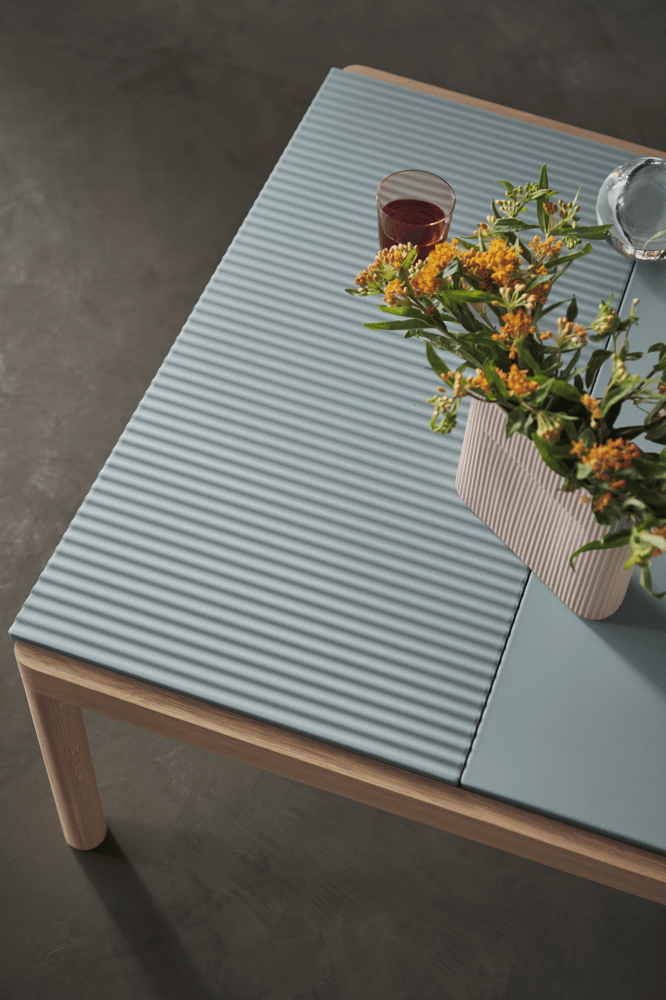 couple-coffee-table-80x84x40-plain-wavy-pale-blue-oak-ridge-h16-5-beige-raise-clear-muuto-org-23-roll-up-image