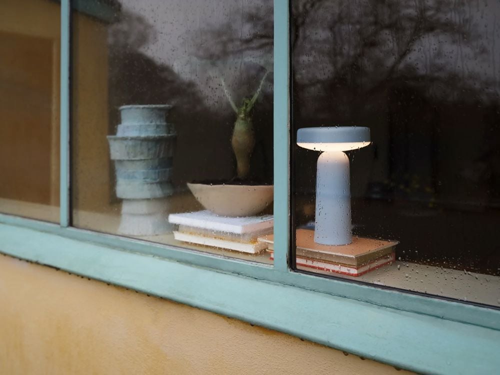 light-blue-ease-portable-lamp-muuto-org-