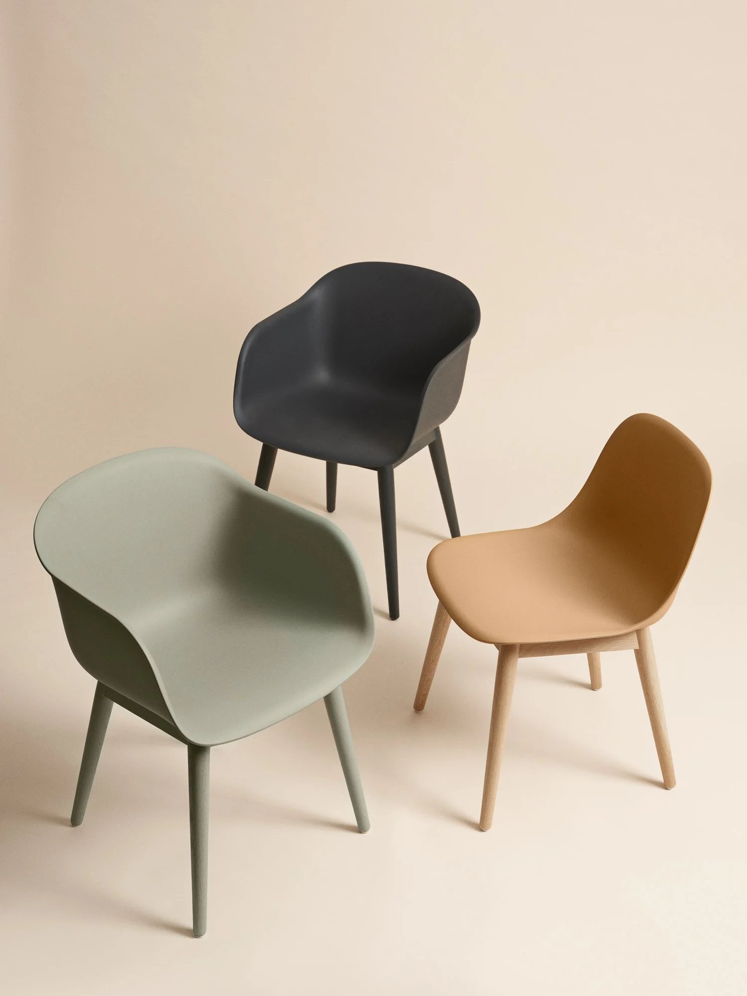 /cdn-cgi/image/width=1500,quality=85,format=auto/globalassets/content-media/images/pdp/fiber/fiber-chair-dusty-green-black-ochre-wood-base-concept-muuto-org.jpg