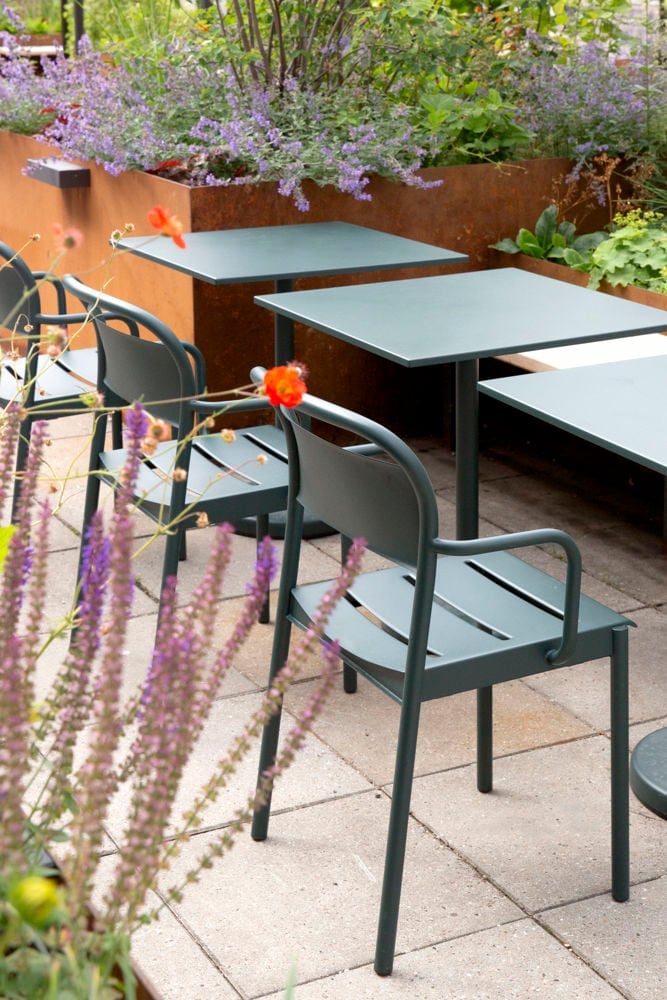 /cdn-cgi/image/width=1500,quality=85,format=auto/globalassets/content-media/images/pdp/linear-steel/linear_steel_backyard_reference_july_2022_3.jpg