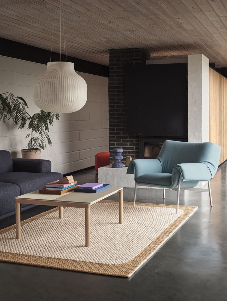 connect-soft-3-seater-config-1-ecriture-780-wrap-lounge-chair-hero-732-grey-couple-80x84x40-wavy-plain-sand-oak-echo-vidar-542-pebble-170x240-burnt-orange-muuto-org