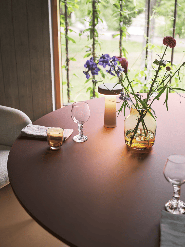 midst-table-dark-red-fiber-soft-armchair-ecriture-240-ease-portable-grey-silent-raise-muuto-org