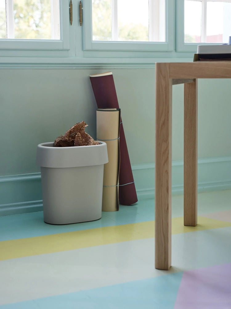 reduce-paper-bin-grey-workshop-table-oak-muuto-org