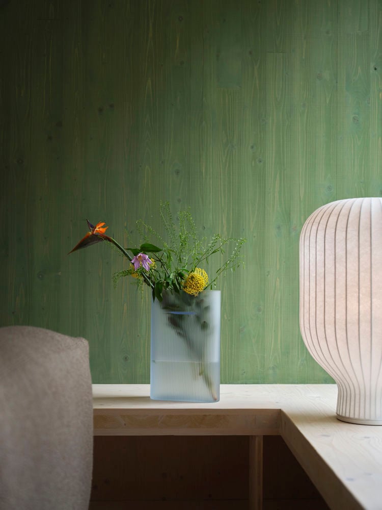 strand-table-lamp-h-59-ridge-vase-light-blue-frosted-glass-35-low-res