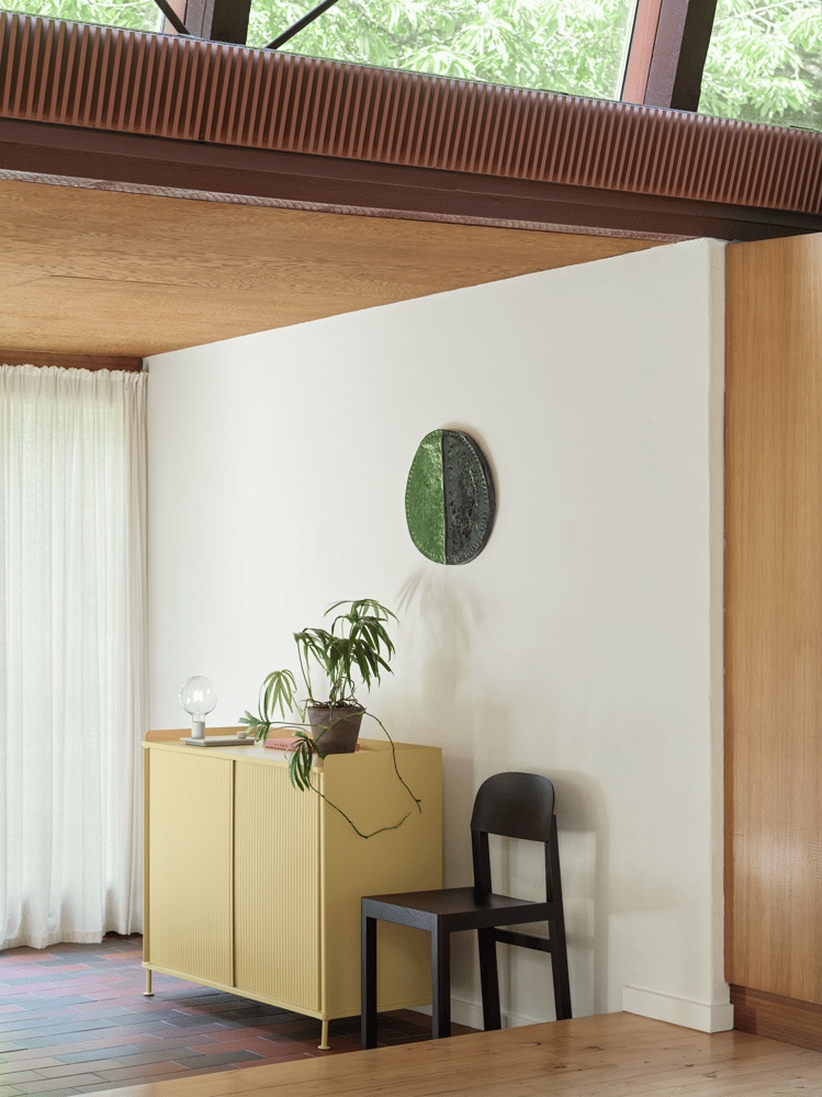 enfold-yellow-workshop-chair-black-control-lamp-grey-muuto-org.png