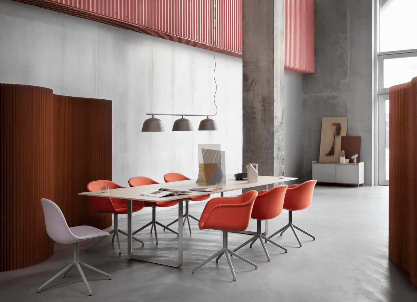 /cdn-cgi/image/width=1500,quality=85,format=auto/globalassets/content-media/images/plp/lighting/fiber-arm-swivel-forest-nap-552-grey-fiber-side-swivel-twill-weave-620-grey-70-70-table-oak-grey-ambit-rail-muuto-org.png