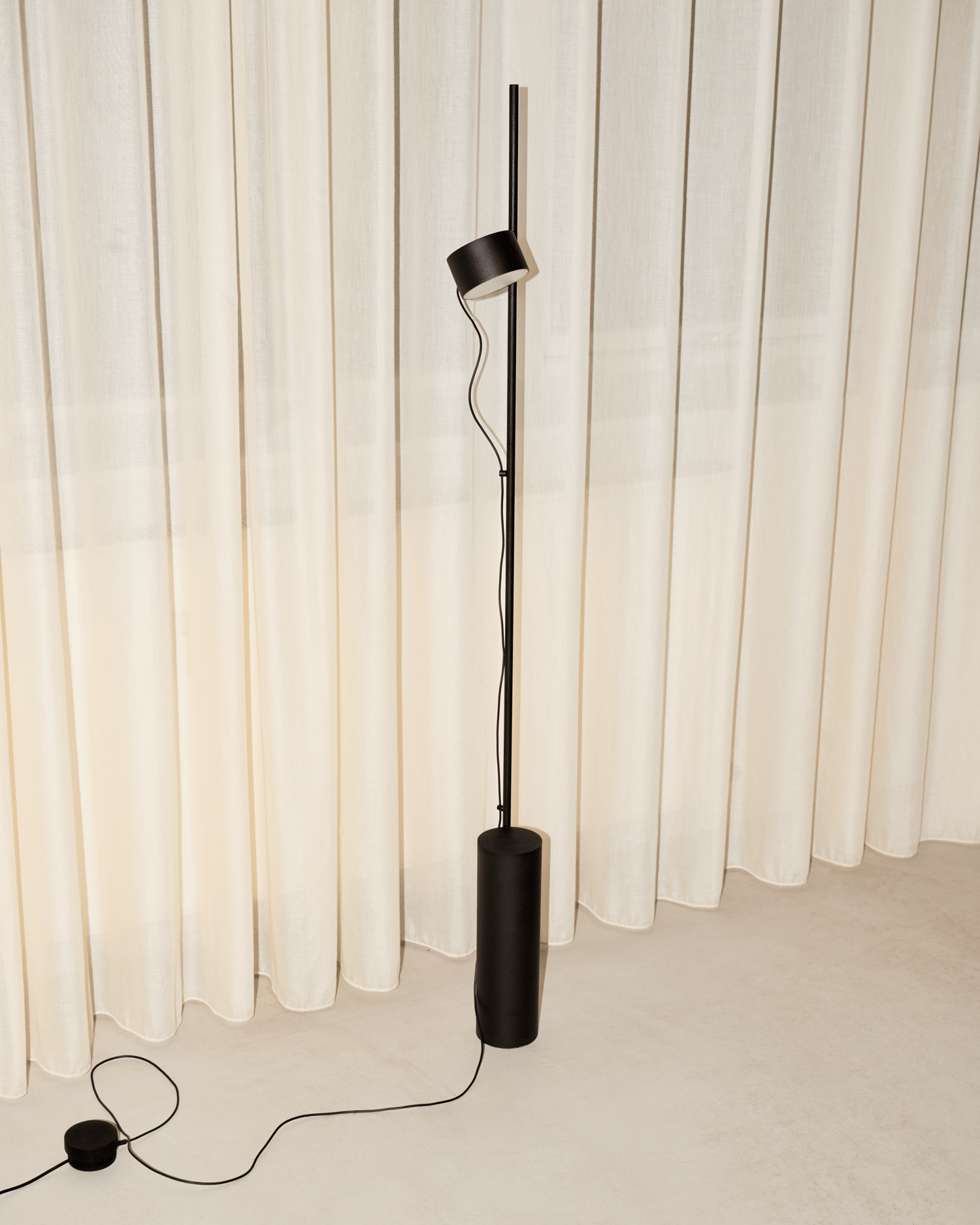 /cdn-cgi/image/width=1500,quality=85,format=auto/globalassets/content-media/images/plp/lighting/floor-lamps/editorial-2022-nov-org-16.png