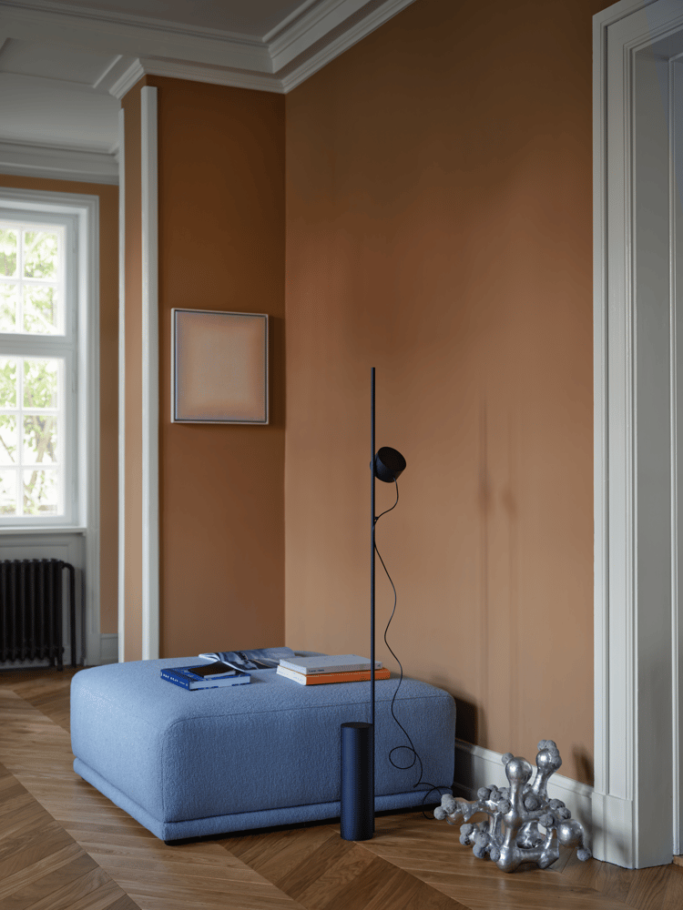 /cdn-cgi/image/width=1500,quality=85,format=auto/globalassets/content-media/images/plp/lighting/floor-lamps/post-floor-black-connect-soft-module-i-hearth-012-muuto-org.png