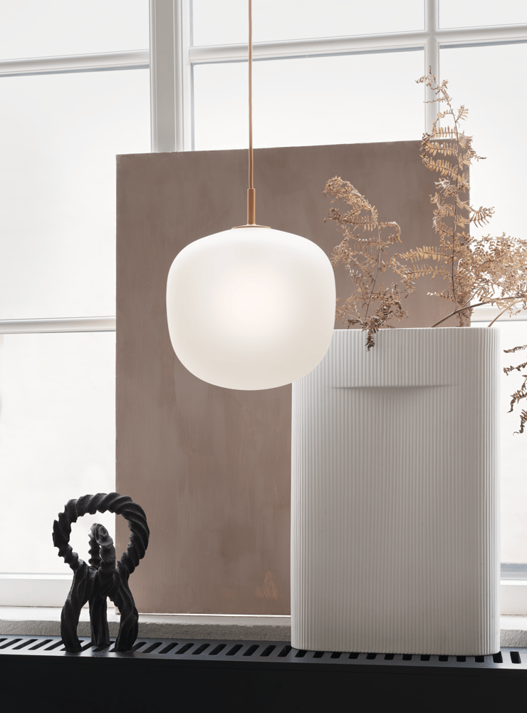 /cdn-cgi/image/width=1500,quality=85,format=auto/globalassets/content-media/images/plp/lighting/rime-pendant-25-orange-ridge-vase-h35-off-white-muuto-org.png