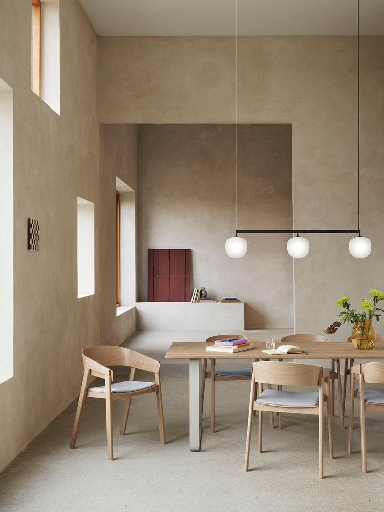 /cdn-cgi/image/width=1500,quality=85,format=auto/globalassets/content-media/images/plp/lighting/rime-rail-black-70-70-solid-oak-grey-225-90-cover-arm-oak-vidar-723-low-res.jpg