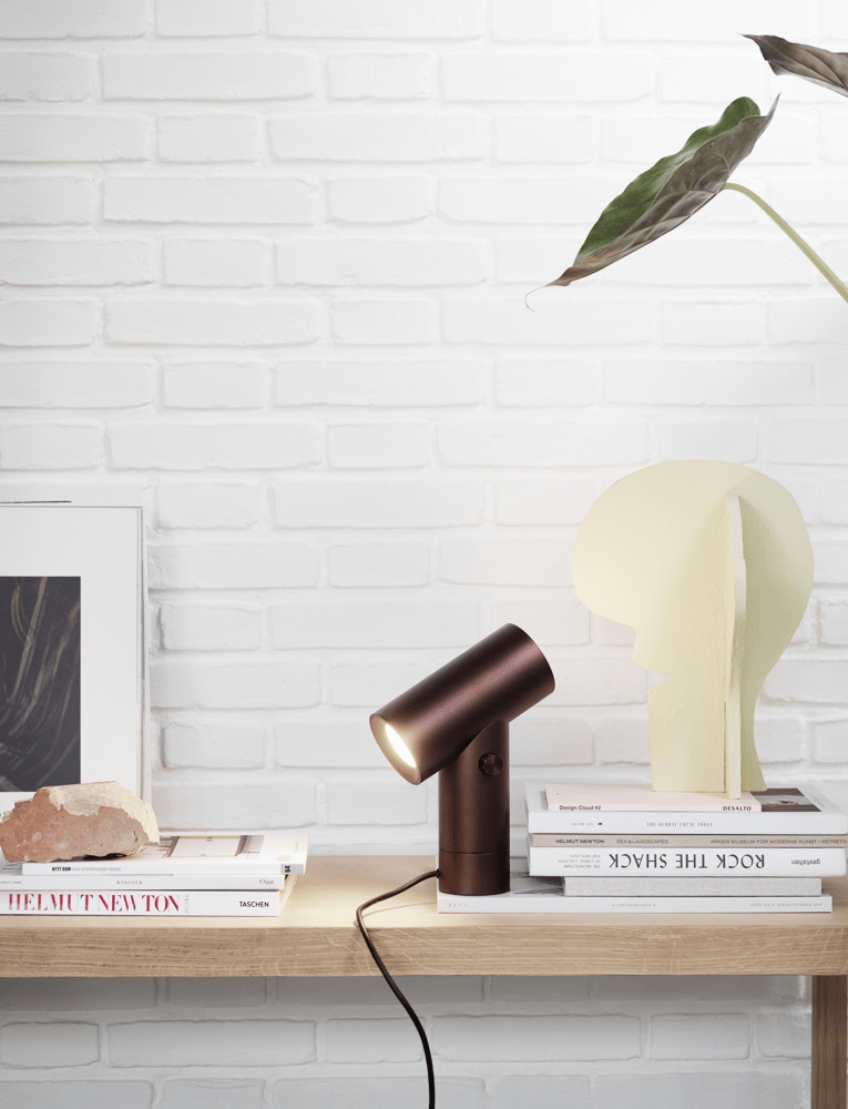 /cdn-cgi/image/width=1500,quality=85,format=auto/globalassets/content-media/images/plp/lighting/table-lamps/beam-pr-workshop-table-muuto-org.png