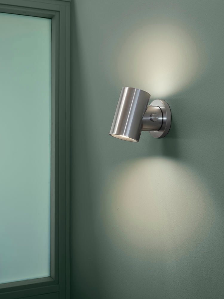 /cdn-cgi/image/width=1500,quality=85,format=auto/globalassets/content-media/images/plp/lighting/wall-lamps/beam-wall-lamp-polished-alu-low-res.jpg