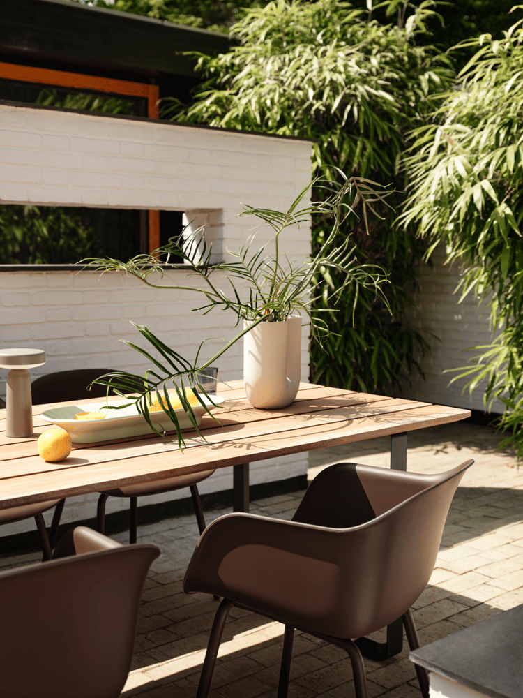 /cdn-cgi/image/width=1500,quality=85,format=auto/globalassets/content-media/images/plp/outdoor/accessories/70-70-outdoor-table-sapele-mahogany-anthracite-black-fiber-outdoor-armchair-brown-red-mere-light-green-kink-sand-ease-taupe-muuto-org.tif.png