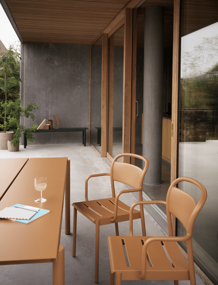 /cdn-cgi/image/width=1500,quality=85,format=auto/globalassets/content-media/images/plp/outdoor/seating/linear-steel-armchair-linear-steel-table-200-cm-burnt-orange-linear-steel-bench-dark-green-muuto-org-1.png
