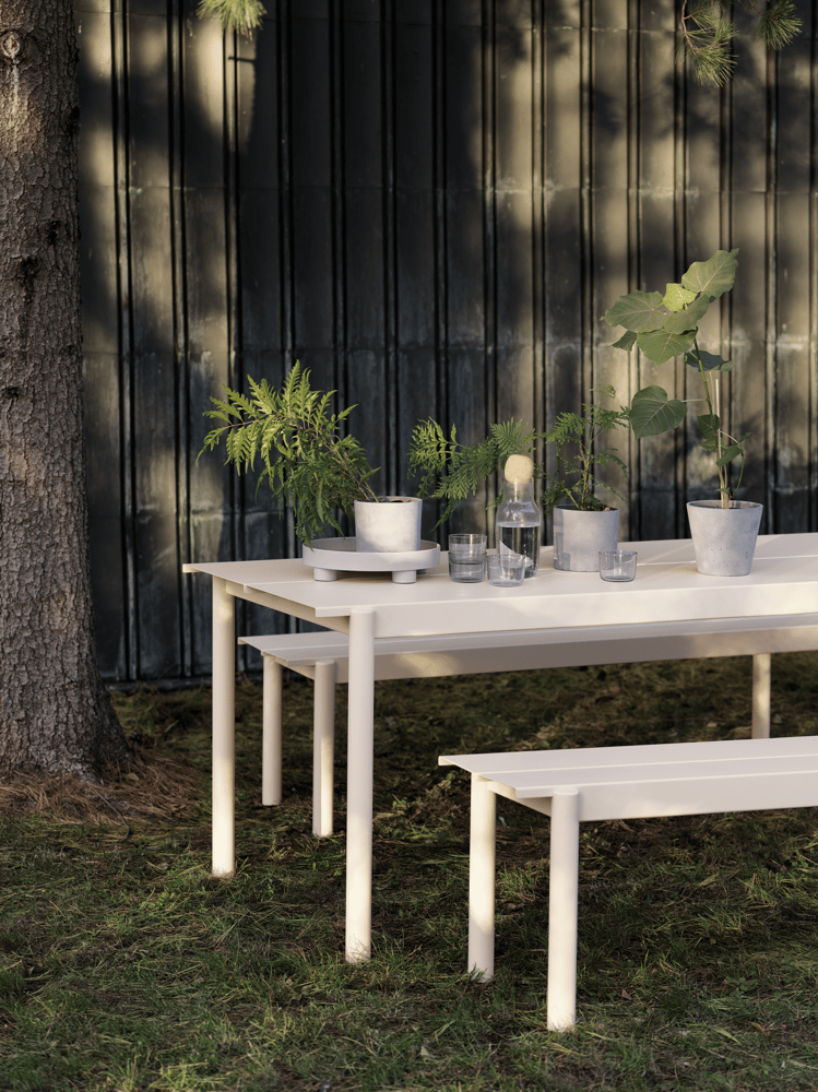 /cdn-cgi/image/width=1500,quality=85,format=auto/globalassets/content-media/images/plp/outdoor/seating/linear-steel-table-bench-off-white-platform-corky-muuto-org.png