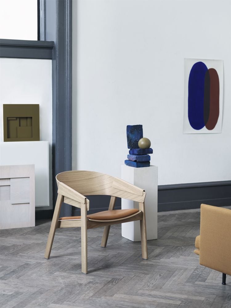 cover-lounge-chair-oak-cognac-refine-outline-vidar-472-muuto-org_150
