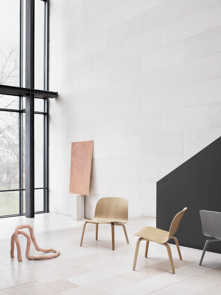 visu-lounge-chair-oak-grey-muuto-org