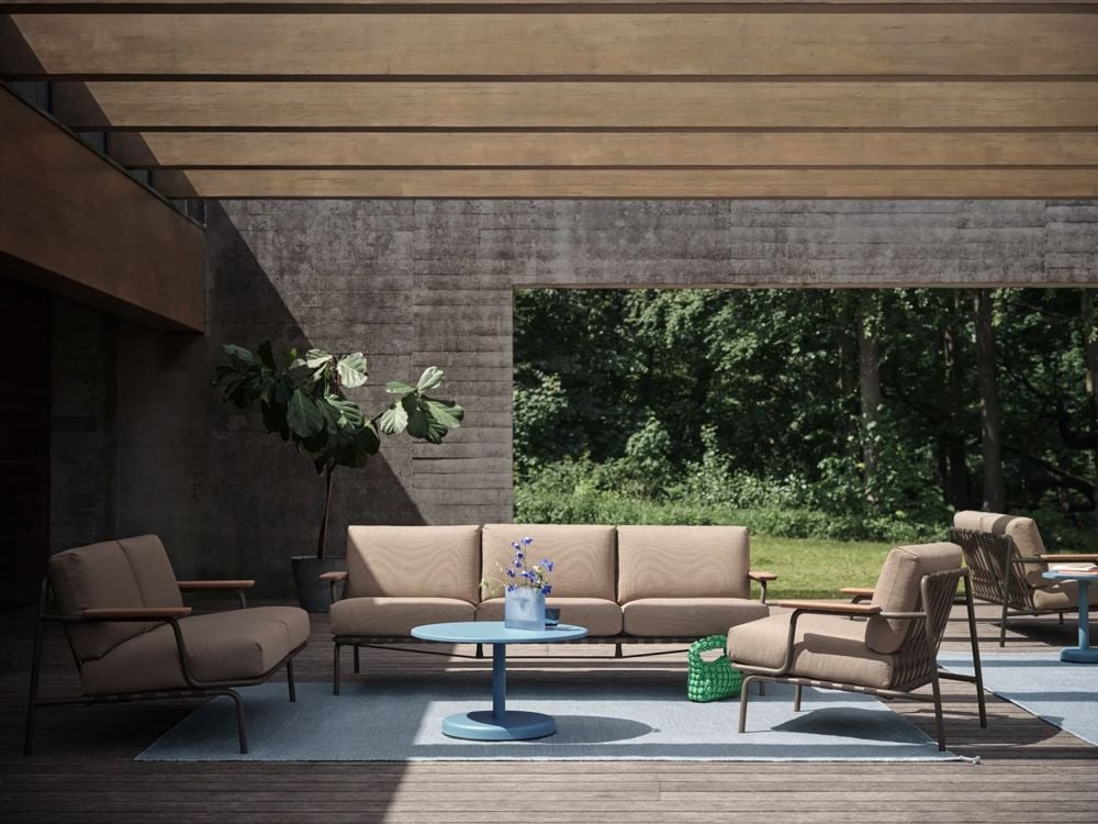  settle-sofa-3-2-lounge-chair-ribbed-weave-5-taupe-ply-rug-recycled-poly-light-blue-ridge-vase-16-glass-linear-steel-muuto-low-res