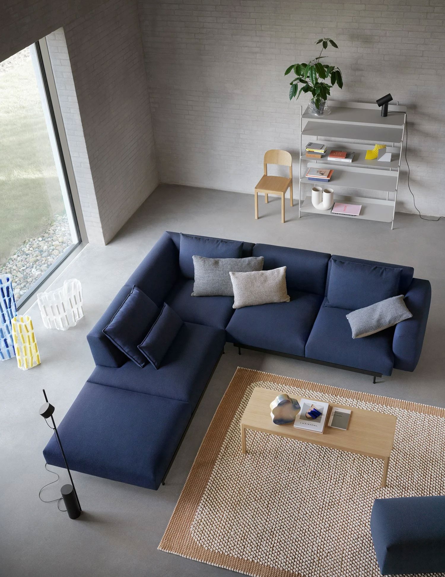 /cdn-cgi/image/width=1500,quality=85,format=auto/globalassets/content-media/images/plp/seating/sofas/corner/slider/in-situ-corner-conf-2-vidar-554-pebble-orange-workshop-oak-compile-grey-post-floor-muuto-org.jpg