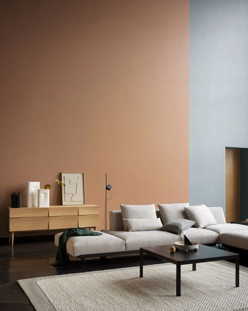 /cdn-cgi/image/width=1500,quality=85,format=auto/globalassets/content-media/images/plp/seating/sofas/corner/slider/in-situ-corner-conf-9-clay-12-workshop-black-pebble-light-grey-reflect-180-oak-muuto-org.jpg