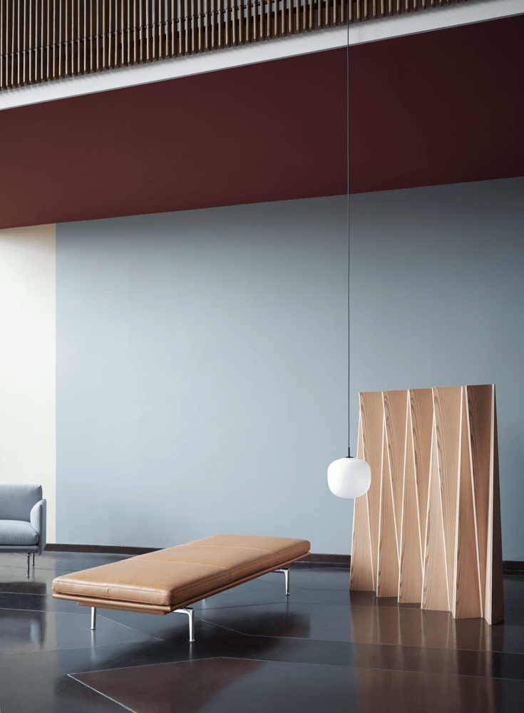 outline-daybed-refine-cognac-leather-alu-rime-pendant-25-black-muuto-org.png