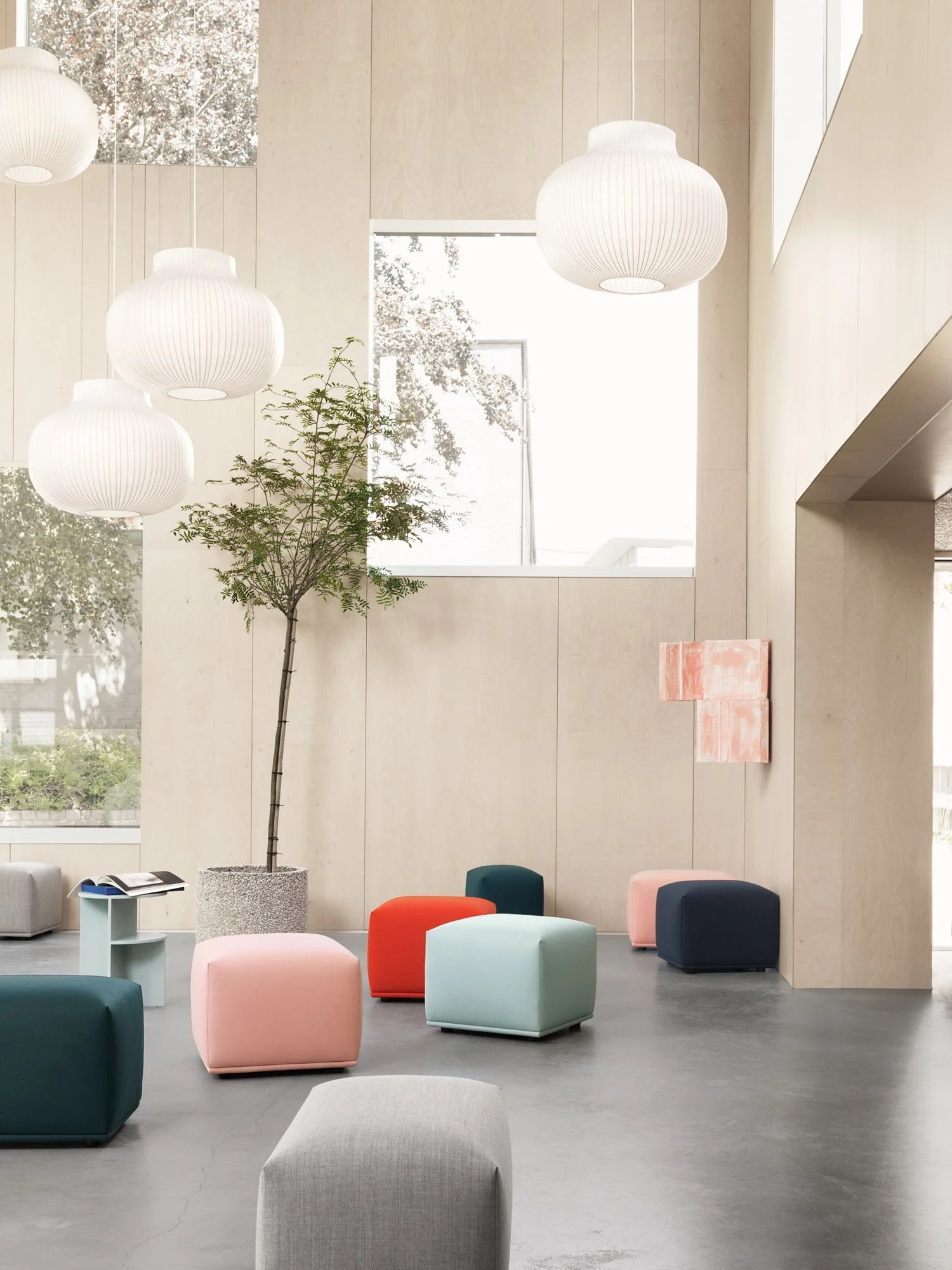 /cdn-cgi/image/width=1500,quality=85,format=auto/globalassets/content-media/images/plp/seating/sofas/poufs--ottomans/slider/echo-pouf-forest-nap-992-512-remix-123-vidar-542-554-forest-nap-912-strand-lamp-closed-halves-muuto-org.jpg