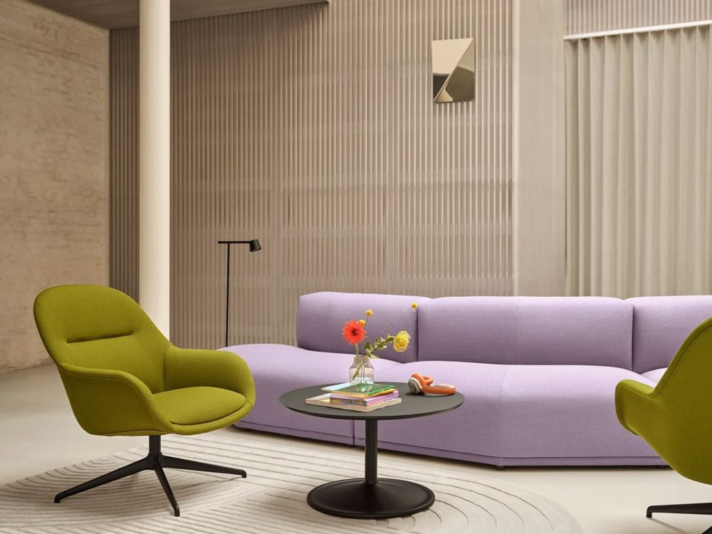 /cdn-cgi/image/width=1500,quality=85,format=auto/globalassets/content-media/images/plp/sofas/lounge-chairs/connect-l-m-steelcut-quartet-644-fiber-lounge-arm-swivel-black-vidar-956-tip-gaze-mirror-soft-side-black-relevo-low-res.jpg